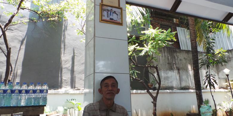 cerita-hadi-penjaga-makam-yang-diberangkatkan-umrah-oleh-ahok