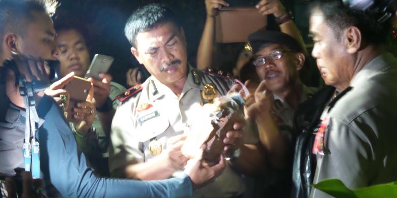 &#91;panasbung coba2 bata jokowi??&#93; &quot;Paket&quot; Batu Bata di Kantor Jokowi, Usil atau Teror?