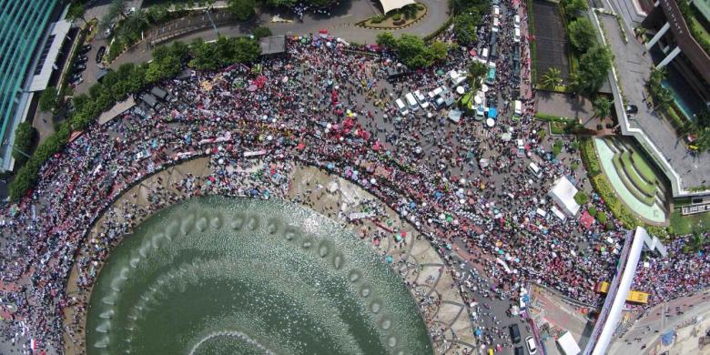 Foto-foto Kemeriahan di Bundaran HI saat Pawai Rakyat