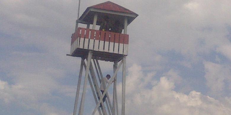 Jokowi Panjat Pos Menara Tertinggi di Pulau Sebatik