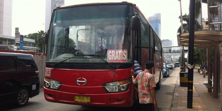 Seorang Pejalan Kaki Tewas Tertabrak Bus Transjakarta