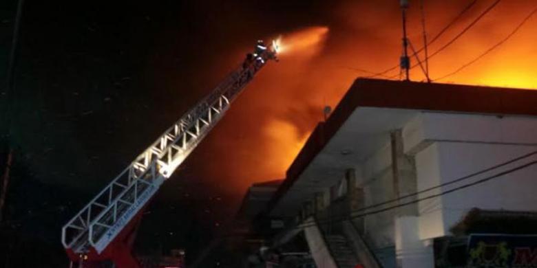 Pasar Klewer di Solo Terbakar, Pedagang Hanya Bisa Menangis