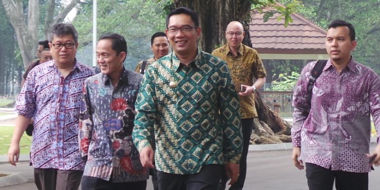 [Luar Biasa] Tinggalkan Sepeda, Sekarang Ridwan Kamil ke Kantor Jalan Kaki