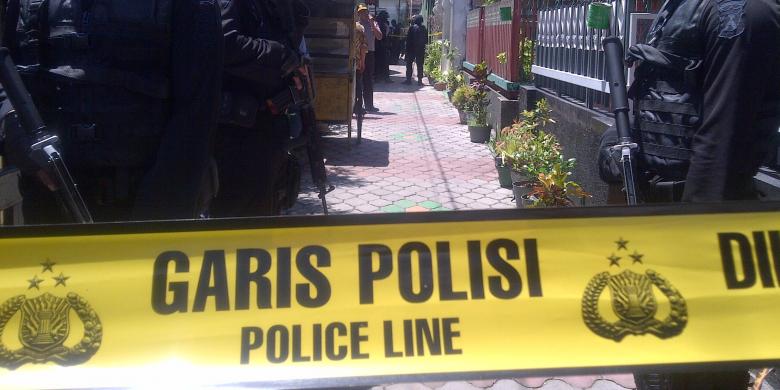 Rumahnya Digeledah Densus, Adik Tersangka ISIS Mengaku Kehilangan Uang