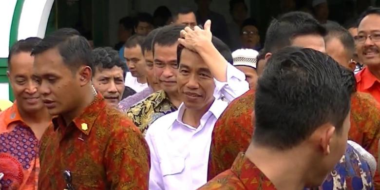 &quot;Blusukan&quot; ke Pasar Modern BSD, Jokowi Belanja Sayur dan Buah