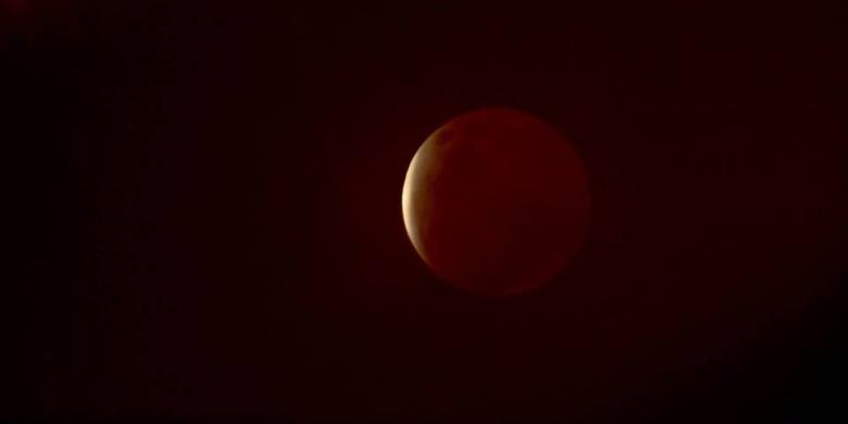 Inilah Wajah &quot;Bulan Berdarah&quot; Diabadikan dari Depan Keraton Yogyakarta