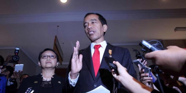 &#91;JKW BUKA SUARA&#93;Komentari Pelantikan Budi Gunawan, Jokowi &quot;Nyontek&quot; Secarik Kertas