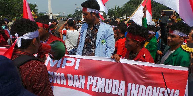 &#91;Ratusan&#93; Mahasiswa Tutup Jalan Depan Istana Negara