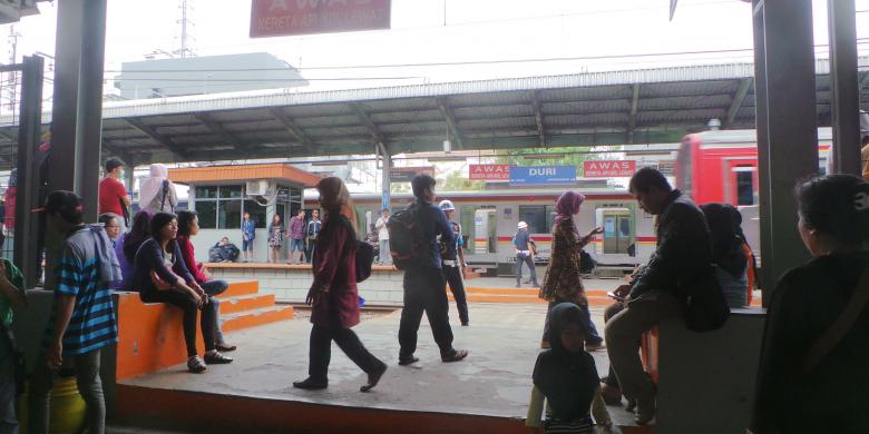 &#91;SULITNYA BER-KB&#93; Setelah Melahirkan di KRL, Sarmunah Harus Pisah dari Putrinya