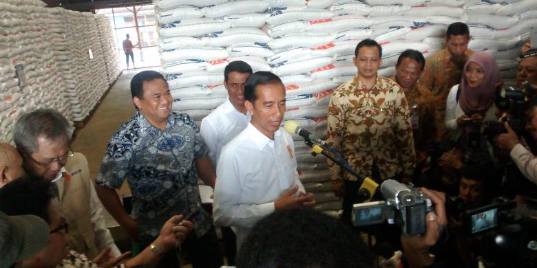  Jokowi: Siapa Pun yang Main Harga Kebutuhan Pokok Akan Saya Kejar