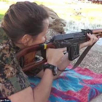 Tiger Sun sang Mantan Model Kanada yang Bertempur Melawan ISIS