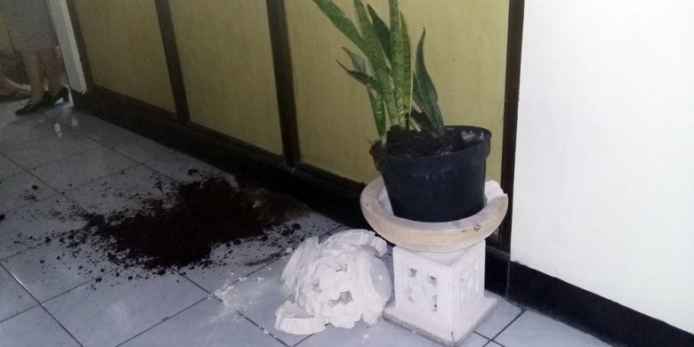Pemeriksaan Kejiwaan Agus dan Margriet, Pot Bunga Pecah