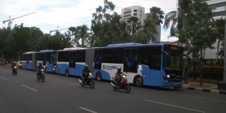 transj-scania-mulai-beroperasi-ahok-kejar-target-tambah-bus-akhir-tahun-ini