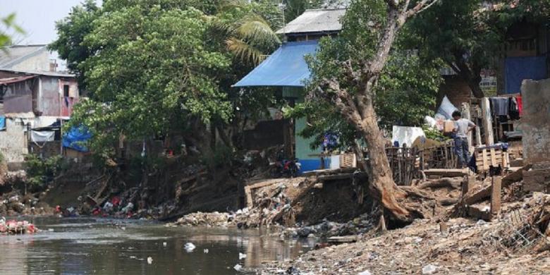 mafia--parasitdaya-tampung-kali-ciliwung-susut-dratis-krn-permukiman-di-bantaran