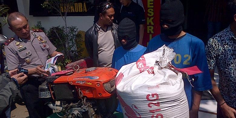 maling-tertangkap-gara-gara-mobilnya-keberatan-barang-curian-lalu-terguling