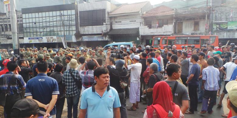 Kampung Pulo Memanas, Warga di Bantaran Kali Ciliwung Menolak Digusur