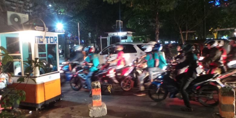 "Buruh Enggak Usah Bayar Parkir, Kapitalis..."