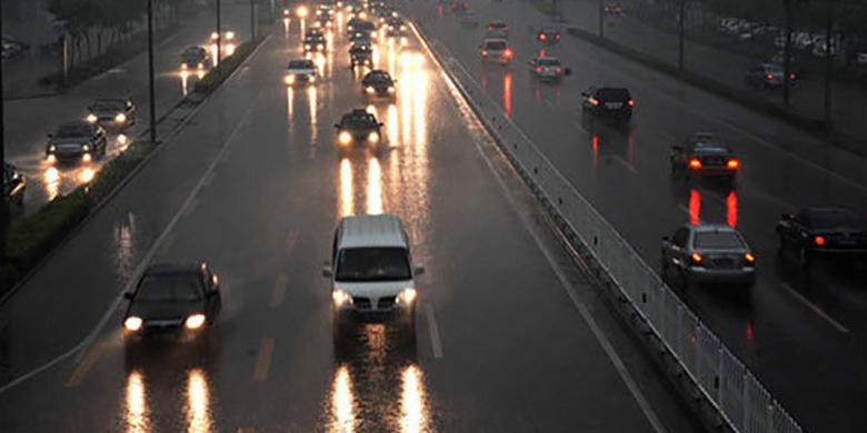 Orang Pintar Tahu Kapan Mengaktifkan Lampu Hazard