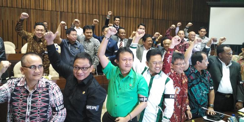 30 Anggota Lintas Fraksi Minta Novanto Mundur sebagai Ketua DPR