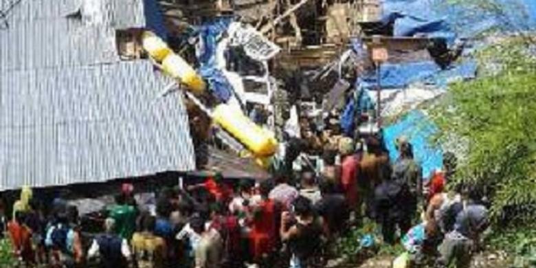 Helikopter jatuh di Papua Gan!