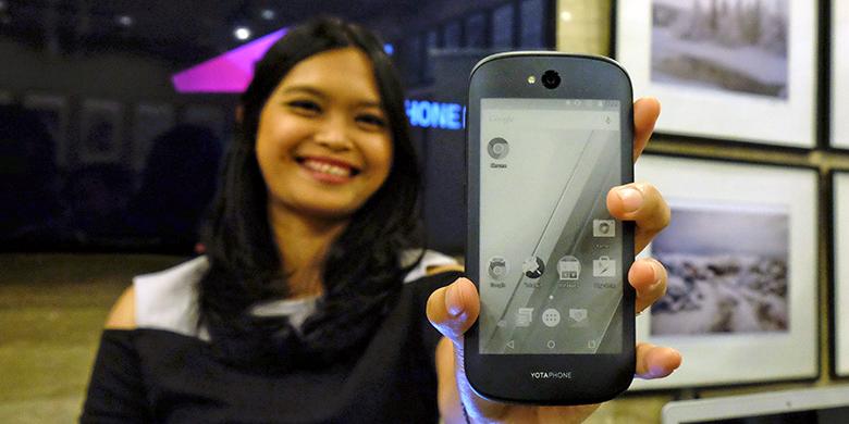 Smartphone Dua Layar YotaPhone 2 Meluncur di Indonesia