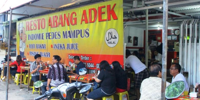 Warung Ini Sajikan Mi Instan 100 Cabai, Ada Pengunjung yang Pingsan Setelah Makan