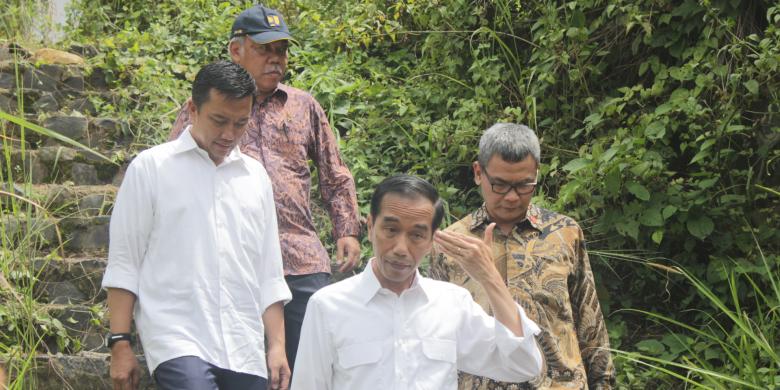 sby-vs-jokowi-pantun-kritik--dibalas--hambalang