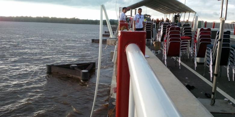 Jembatan &quot;Pak Kasih&quot; Baru Diresmikan Jokowi, Satu Tiang Lampunya Patah