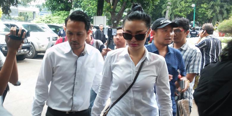 Kekasih Zaskia Gotik: Kenapa Sih Dibesar-besarkan Masalahnya?