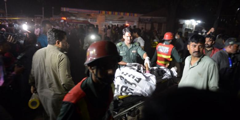 breaking-news-ledakan-bom-di-taman-kota-lahore-pakistan
