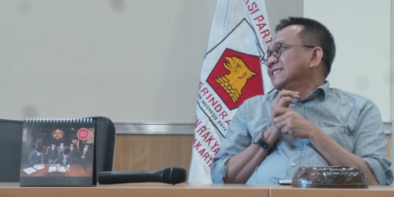 Suara Taufik Bergetar saat Menyebut Adiknya yang Ditangkap KPK