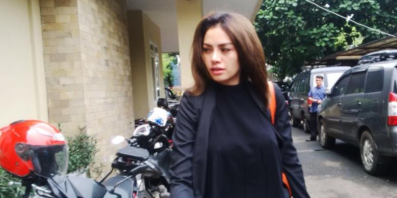 Nikita Mirzani Akui Tak Pakai Bra Saat Diperiksa di Bareskrim