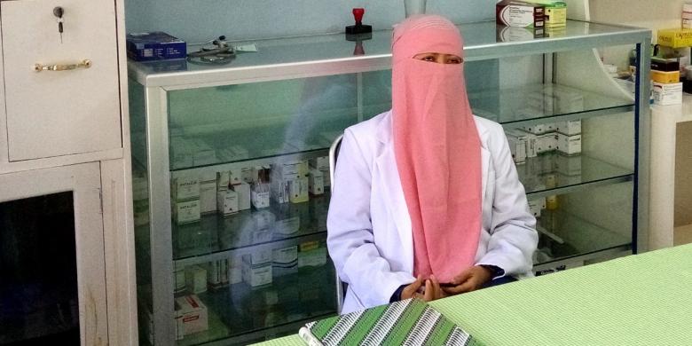 dokter-bercadar-ini-buka-klinik-gratis-untuk-bantu-warga-miskin