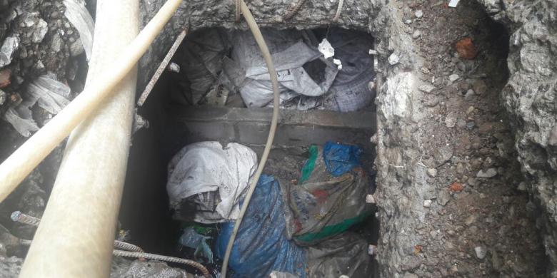 Kegeraman Ahok Saat Temukan Karung Pasir, Ember, hingga Kano di Gorong-gorong