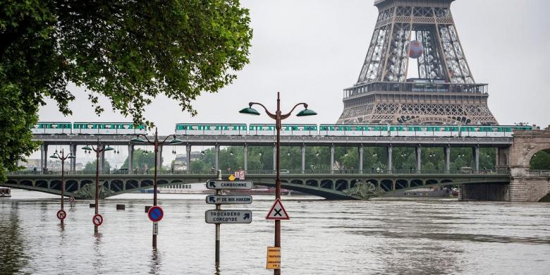 paris-tak-lagi-indah-akibat-banjir-kota-berlumuran-lumpur
