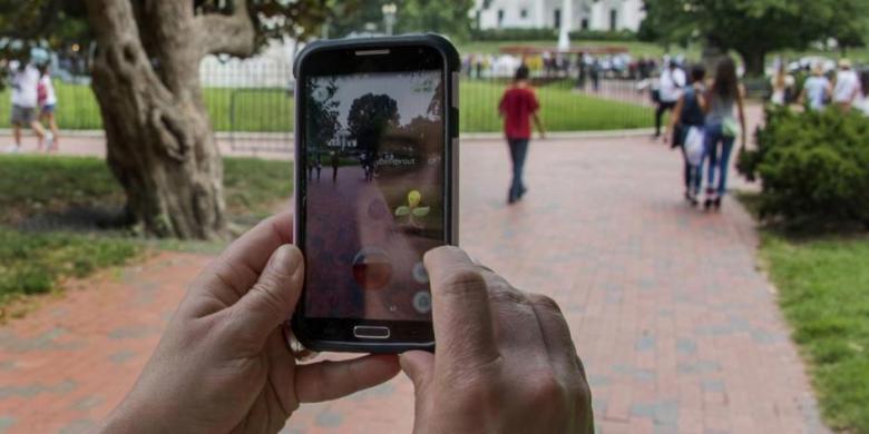 Terlalu Asyik Main Pokemon Go, Dua Pria Jatuh dari Tebing