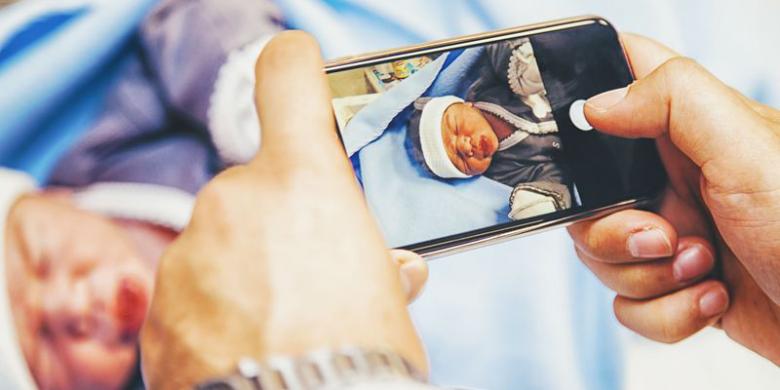 Di Balik Foto Bayi di Media Sosial, Ada Ibu yang Krisis Identitas