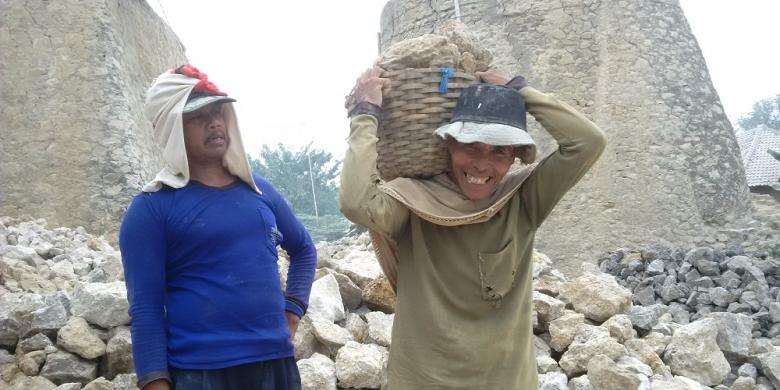 Bertani buat Makan, Angkat Batu untuk Hidup