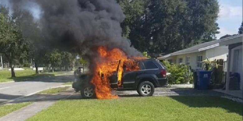 mobil-hangus-terbakar-pemilik-tuding-galaxy-note-7