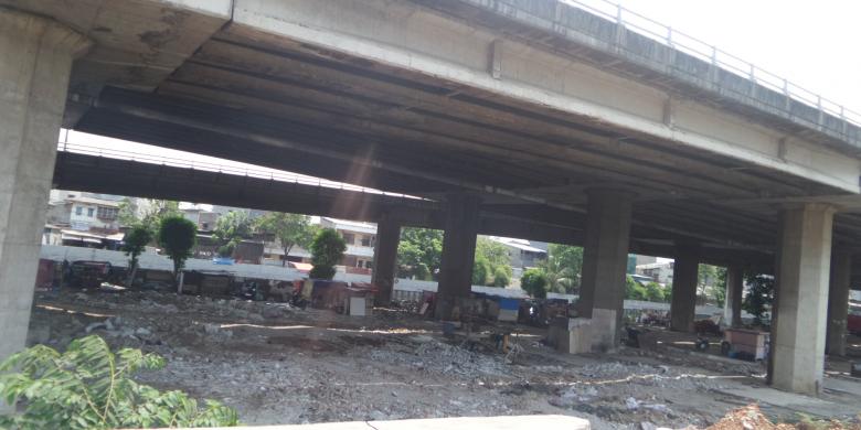 Meski Sering Digusur, Warga Kolong Tol Wiyoto Wiyono Tetap Bertahan