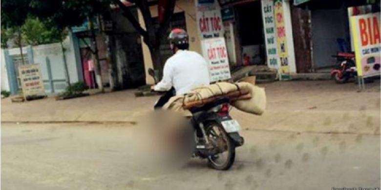 foto-mayat-diangkut-motor-karena-keluarga-miskin-picu-kemarahan-di-vietnam