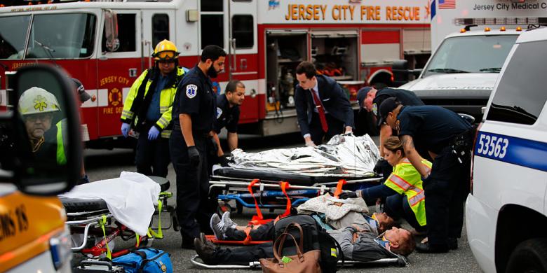 kereta-tabrak-stasiun-di-new-jersey-jeritan-dan-tangis-warnai-proses-penyelamatan