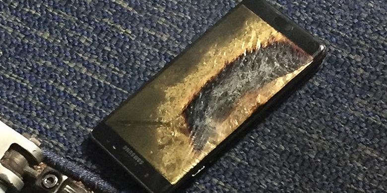 galaxy-note-7-yang-sudah-ditukar-terbakar-di-pesawat