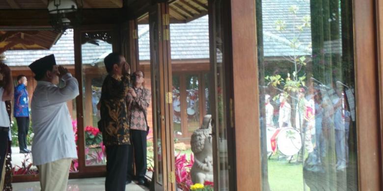 Lagu Indonesia Raya Berkumandang Saat Prabowo Sambut Jokowi di Hambalang