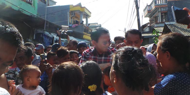 Suaminya Diberhentikan dari Pasukan Oranye, Ibu Ini Menangis ke Ahok