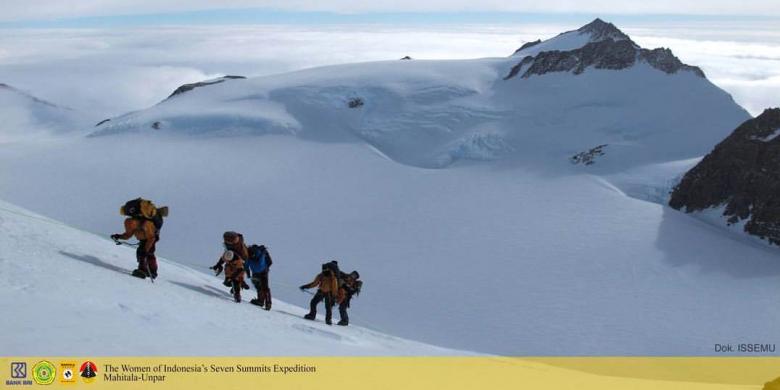 Didi dan Hilda, Wanita Pertama Indonesia di Puncak Tertinggi Antartika