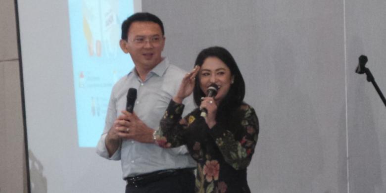 Ahok tersipu Malu saat Dewi Perssik Minta Peluk