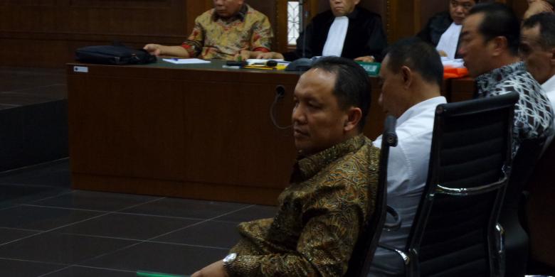uang-rp-56-miliar-diserahkan-kepada-bupati-halmahera-timur-di-tempat-spa