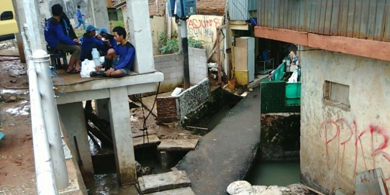 Ketinggian Genangan Air di Kampung Pulo Capai 1,5 Meter