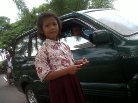 Bocah Ania Sebulan Bolos Sekolah demi Nafkahi Keluarga